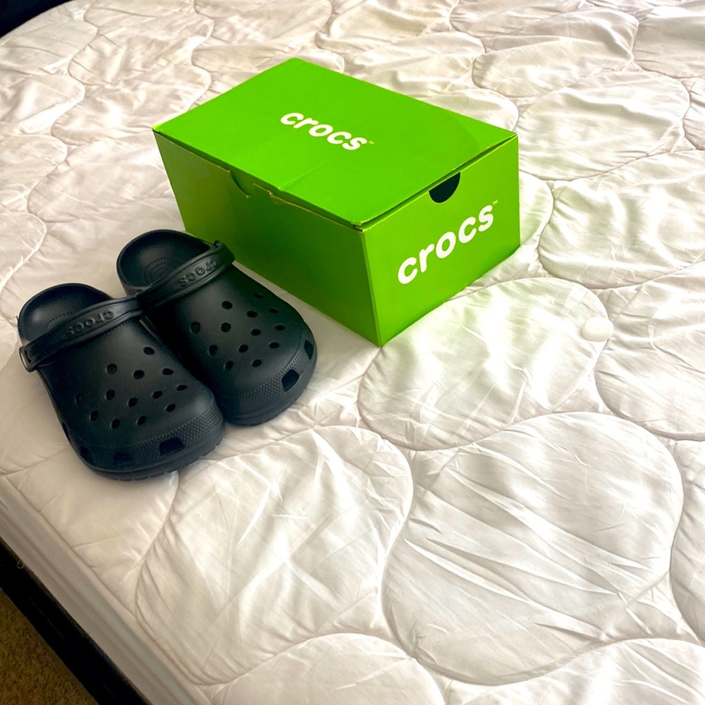 Black Crocs
